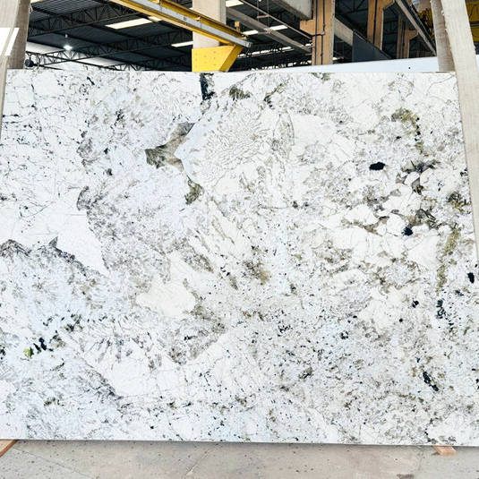 Гранит Alpinus White 2 cм полированный