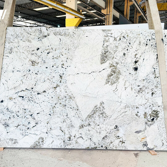 Гранит Alpinus White 2 cм полированный