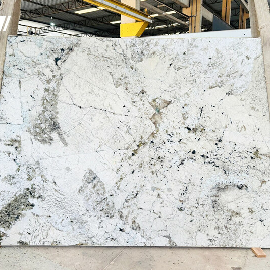 Гранит Alpinus White 2 cм полированный